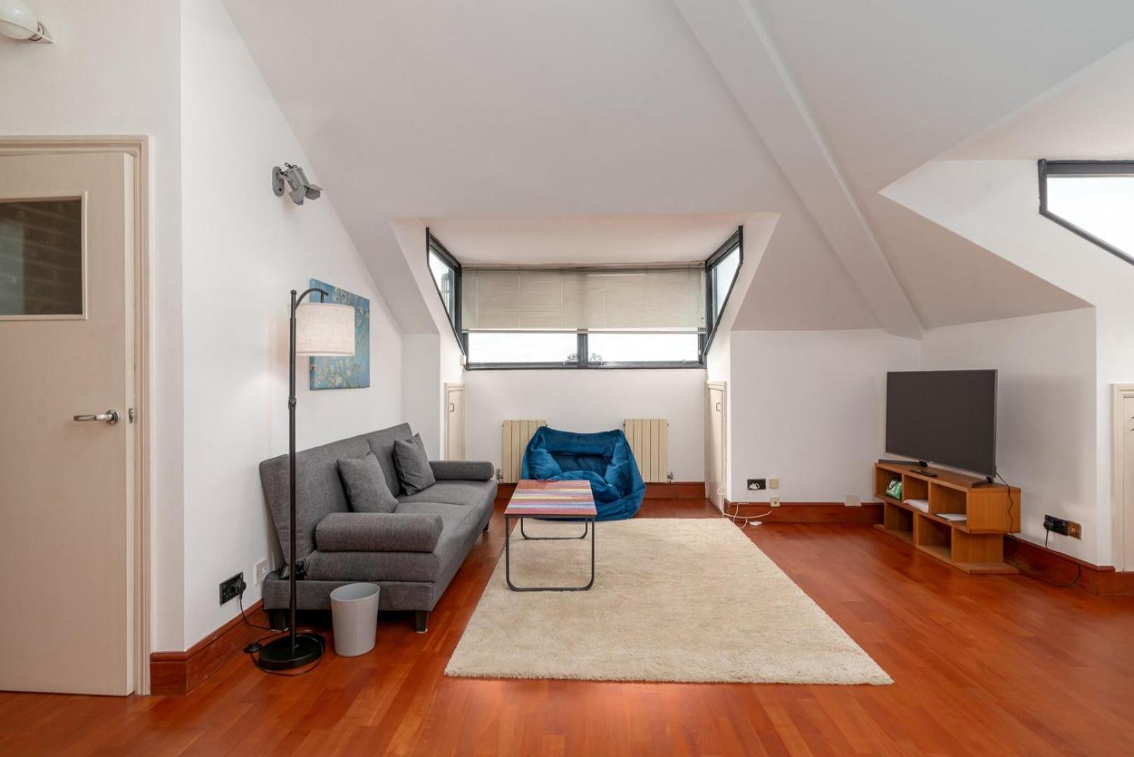 Guestready - Sunny Top Floor Flat With Views * Londra