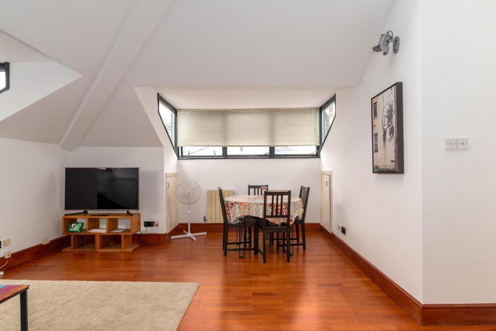 Appartamento Guestready - Sunny Top Floor Flat With Views Londra